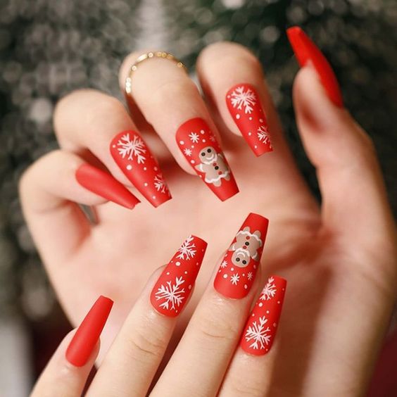 17 Festive Christmas Nail Designs for 2023