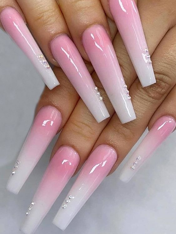 17 Pretty Pink Christmas Nail Ideas for 2023