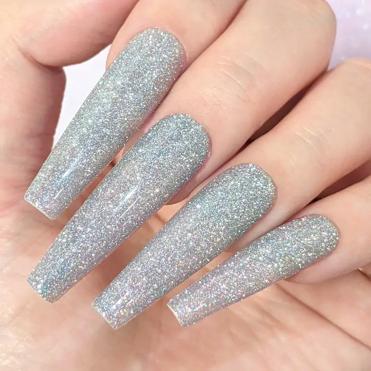 15 Gorgeous Holiday Gel Nail Ideas for Winter 2023-2024
