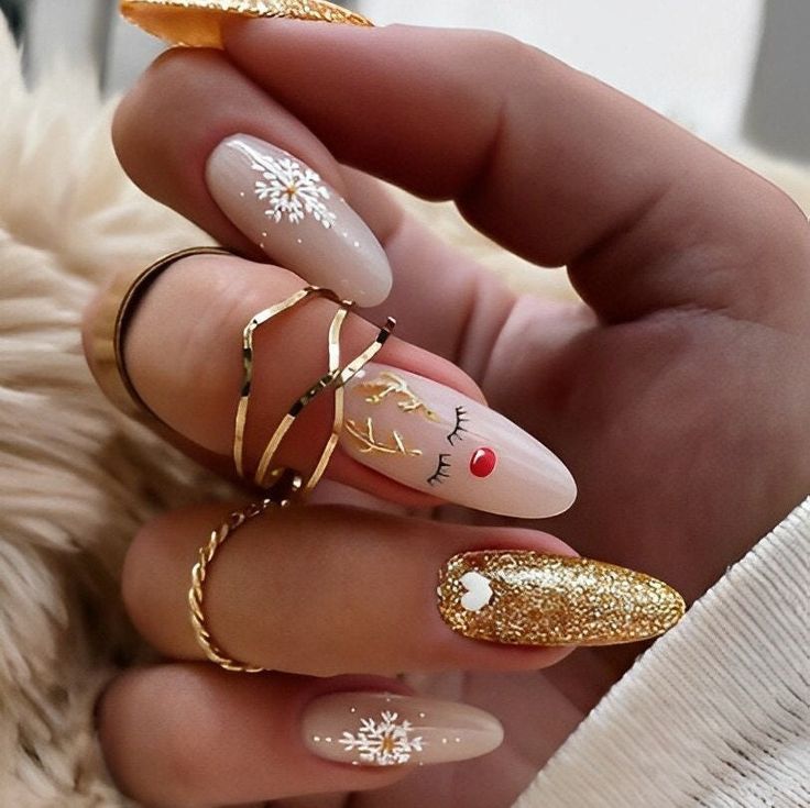 15 Simple and Elegant Christmas Nail Ideas for 2023