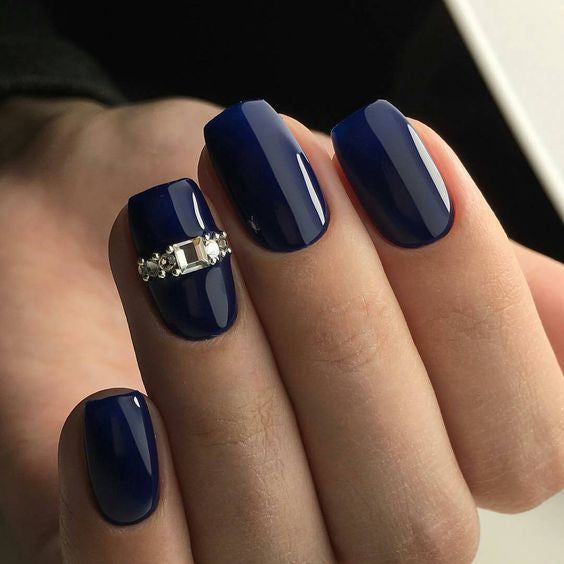 15 Stylish Short Blue New Year's Nail Ideas for 2024