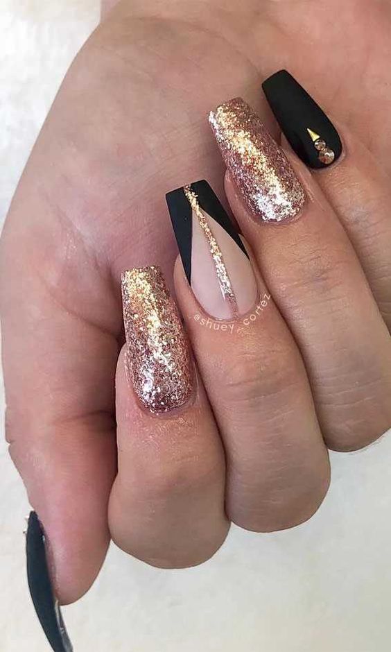 Gold Winter Nails 2023-2024: 15 Glamorous Ideas