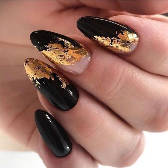 Gold Winter Nails 2023-2024: 15 Glamorous Ideas