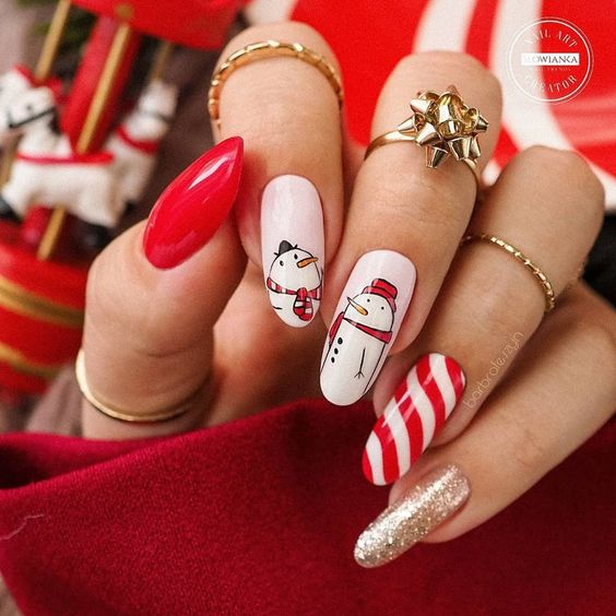 19 Creative Christmas Nail Art Ideas for 2023