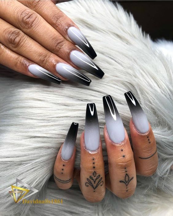 15 Chic and Edgy Black Christmas Nail Ideas for 2023