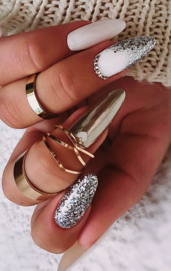 17 Stunning White Christmas Nail Ideas for 2023