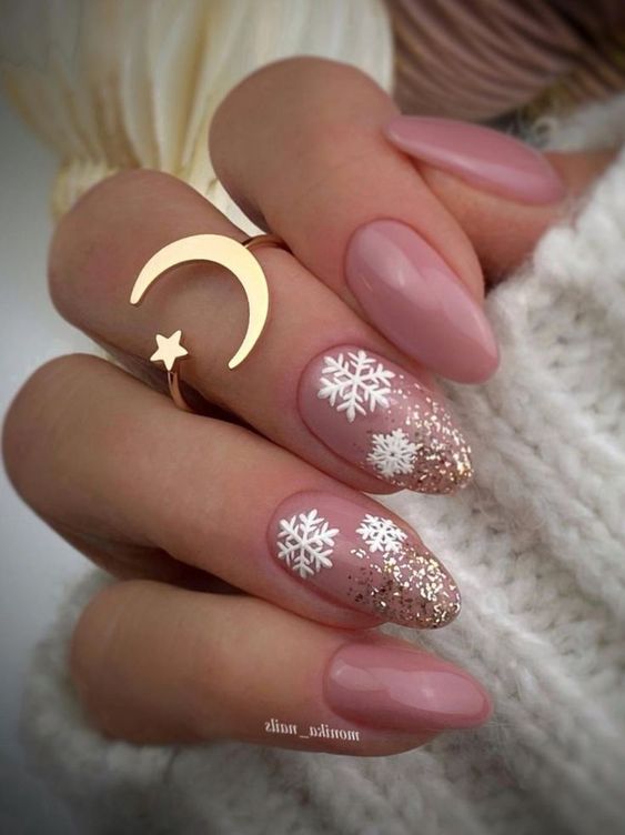 15 Simple and Elegant Christmas Nail Ideas for 2023