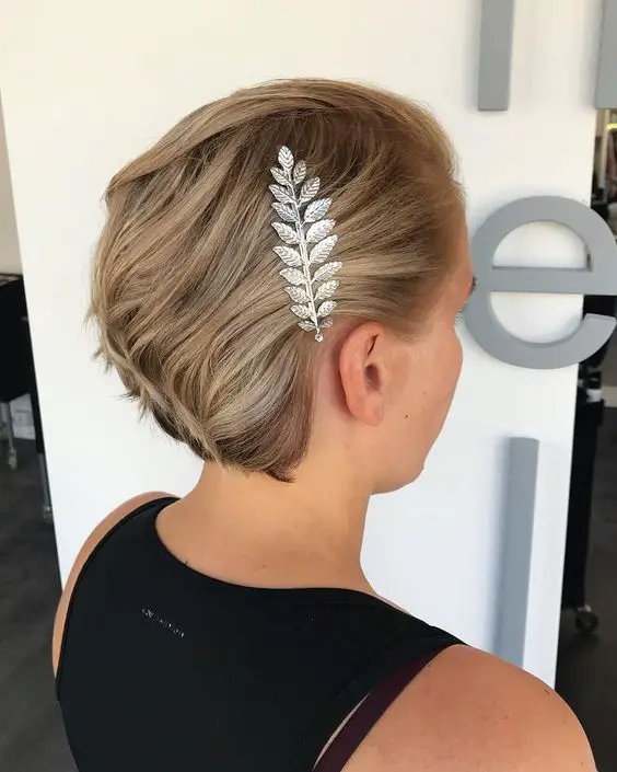 17 Chic Christmas Hairstyle Ideas for Short Hair in 2023
