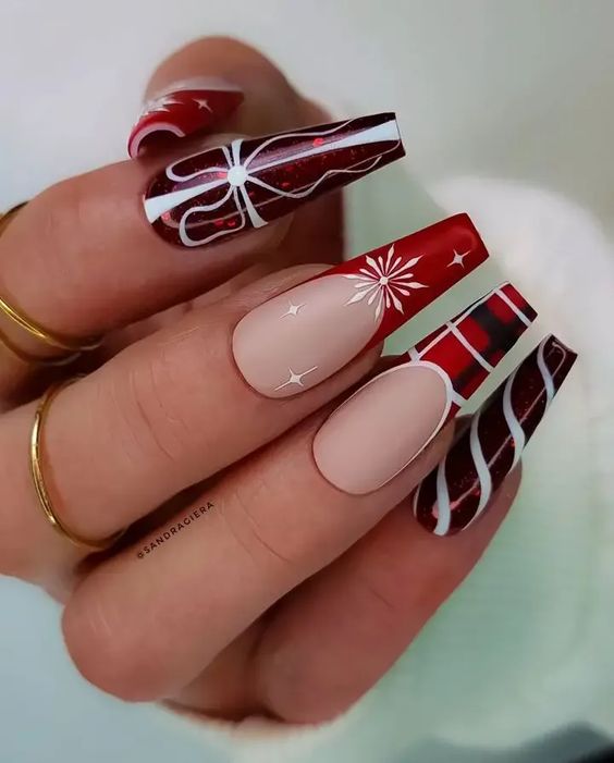 15 Festive Christmas Nail Ideas for 2023