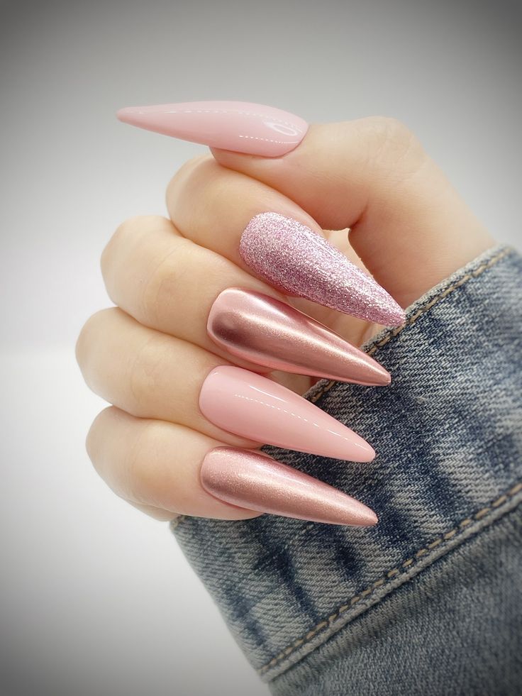 17 Pretty Pink Christmas Nail Ideas for 2023