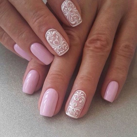 17 Pretty Pink Christmas Nail Ideas for 2023