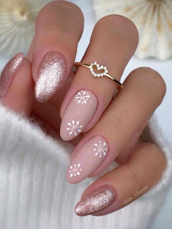 15 Festive Christmas Nail Ideas for 2023