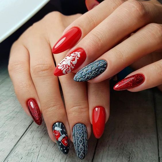 19 Creative Christmas Nail Art Ideas for 2023