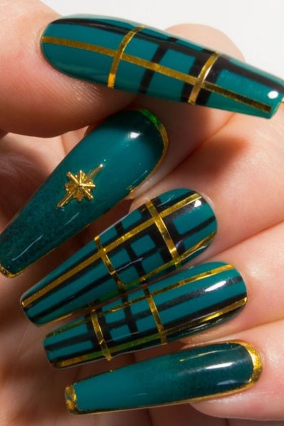 15 Festive Christmas Nail Ideas for 2023