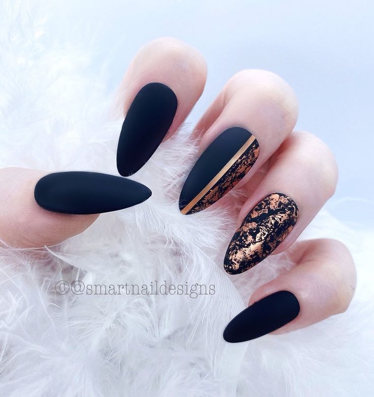 Almond New Year Nails 2024: 17 Elegant Ideas to Sparkle