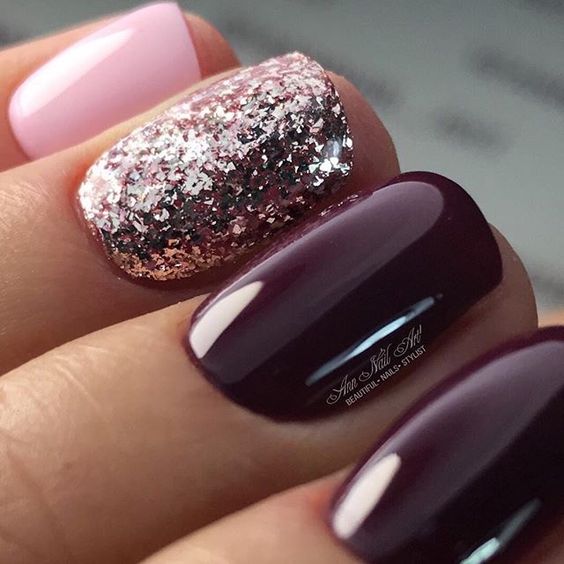 17 Pretty Pink Christmas Nail Ideas for 2023