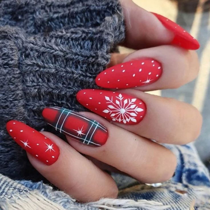 15 Festive Christmas Nail Ideas for 2023