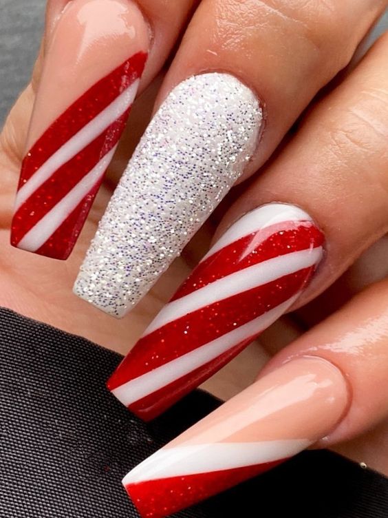 15 Festive Christmas Nail Ideas for 2023