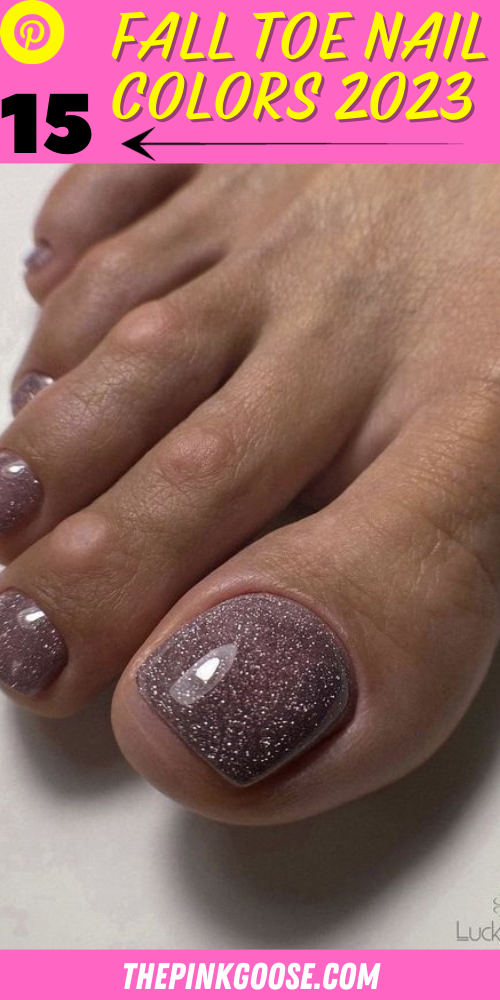 15 colores de uñas de los pies de otoño de moda para 2023