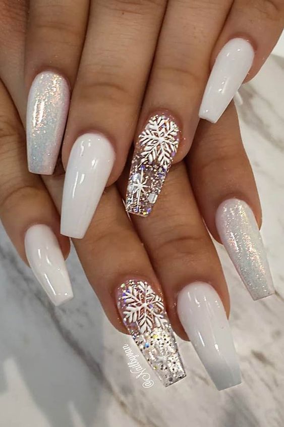 15 Festive Christmas Nail Ideas for 2023