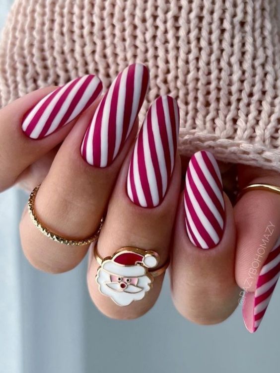 17 Festive Christmas Nail Designs for 2023