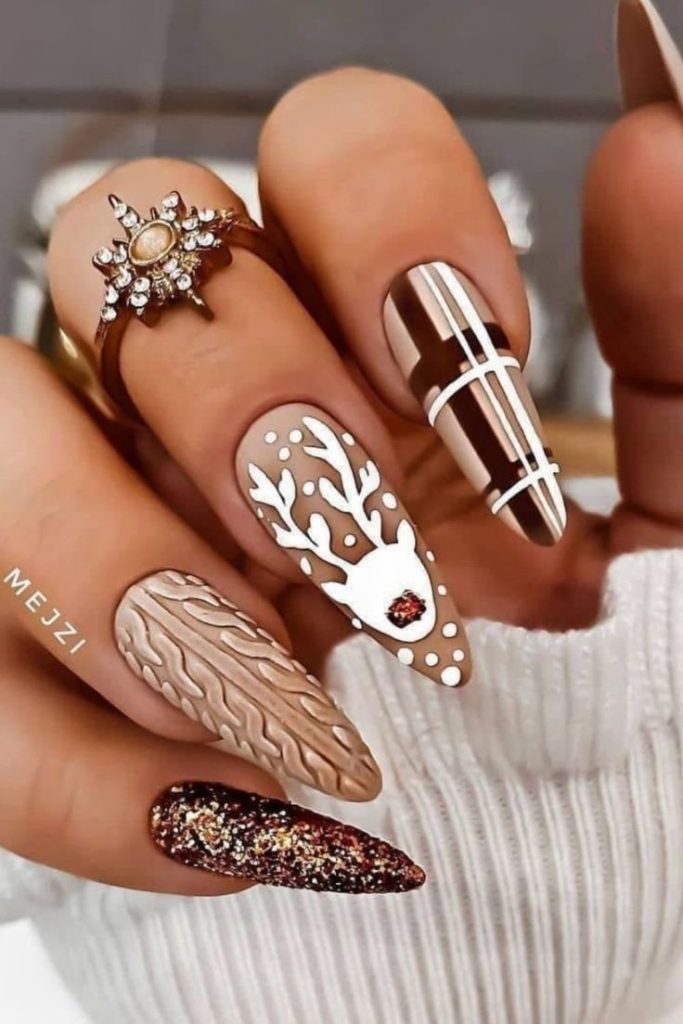 15 Festive Christmas Nail Ideas for 2023