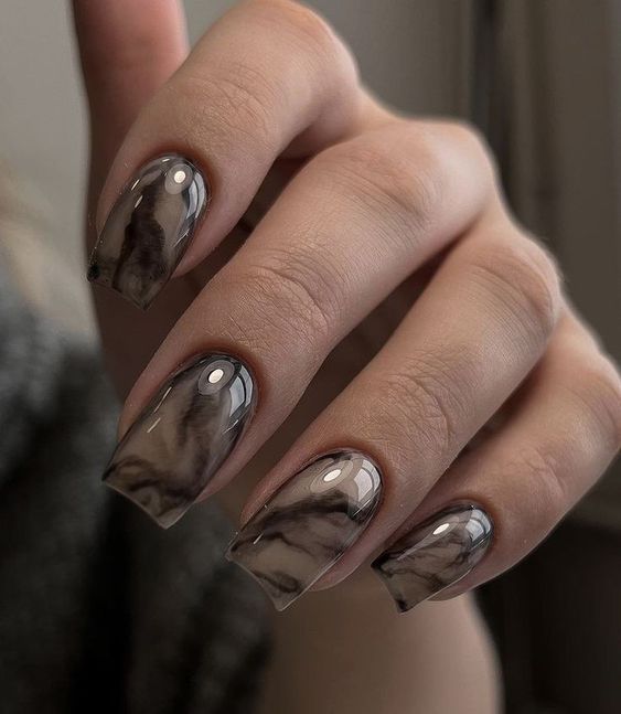 15 Chic and Edgy Black Christmas Nail Ideas for 2023