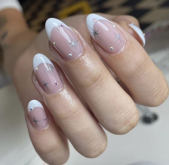 French New Year Nails 2024: 19 Chic Ideas to Welcome the Year