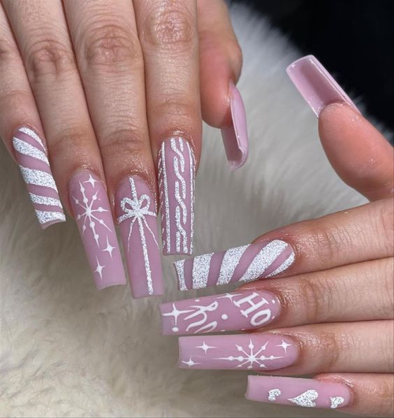 17 Gorgeous Long Christmas Nail Ideas for 2023