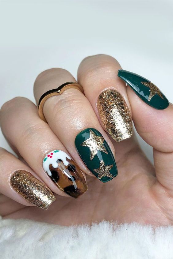 17 Festive Christmas Nail Designs for 2023