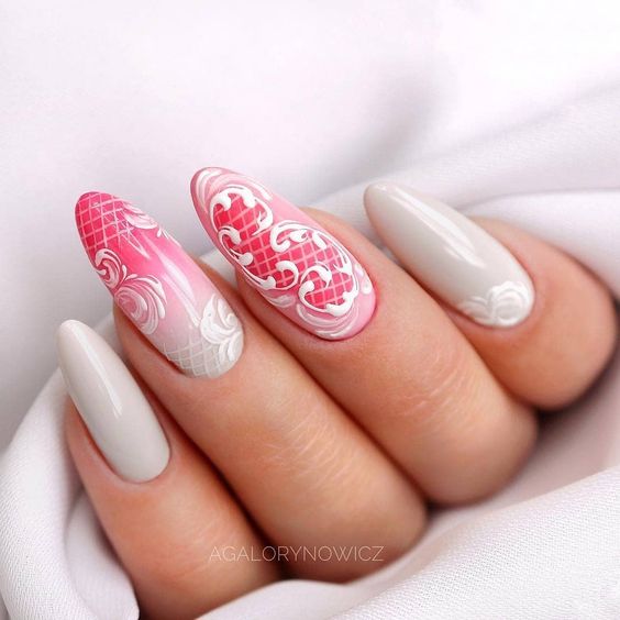 17 Stunning White Christmas Nail Ideas for 2023