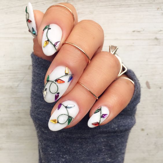 17 Festive Christmas Nail Designs for 2023