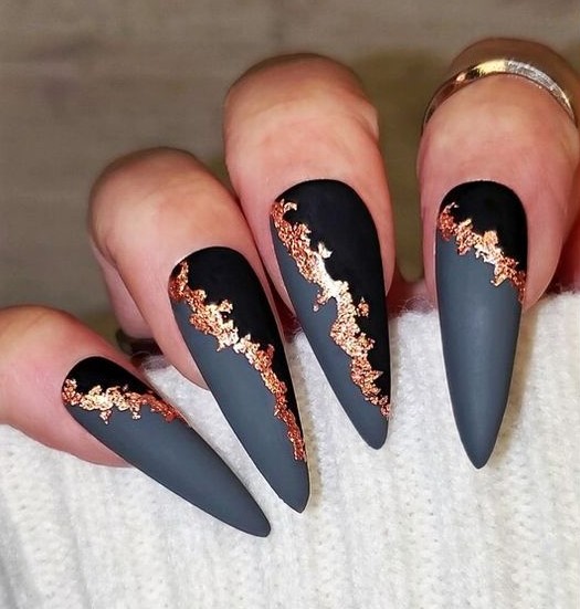 Gold Winter Nails 2023-2024: 15 Glamorous Ideas