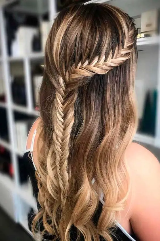 New Year's Half-Up Hairstyle Ideas 2024: 17 Trendy Looks to Welcome the Year