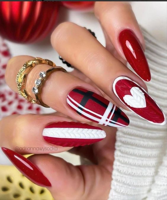 17 Festive Christmas Nail Designs for 2023