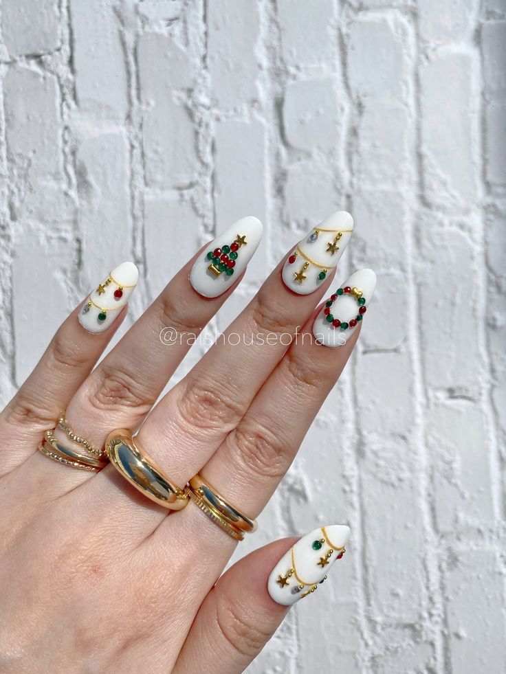 17 Stunning White Christmas Nail Ideas for 2023