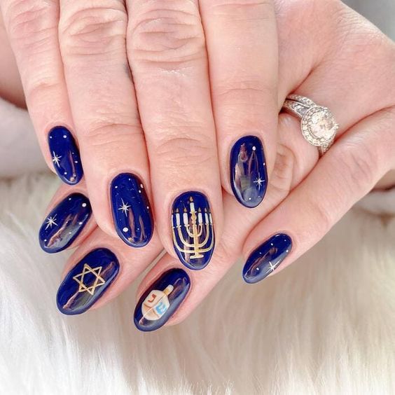 17 Festive Christmas Nail Designs for 2023