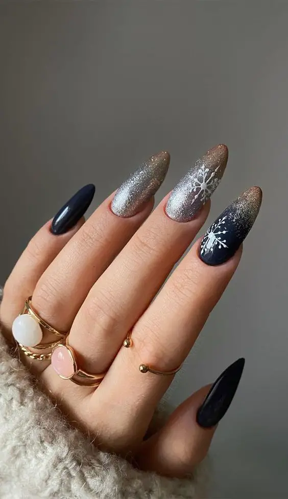 15 Simple and Elegant Christmas Nail Ideas for 2023