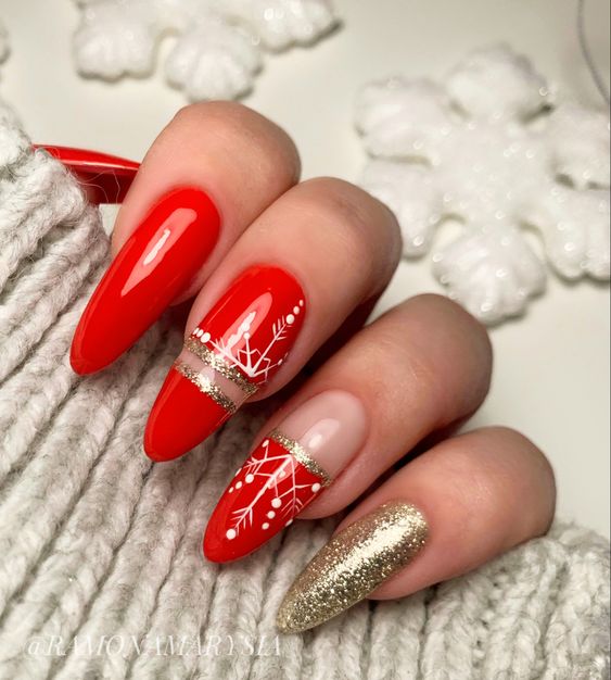 15 Simple and Elegant Christmas Nail Ideas for 2023