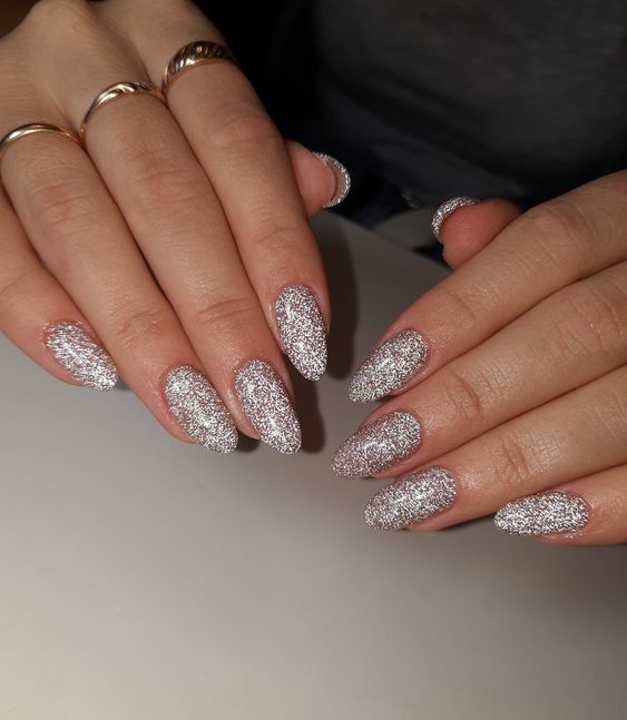 15 Gorgeous Holiday Gel Nail Ideas for Winter 2023-2024