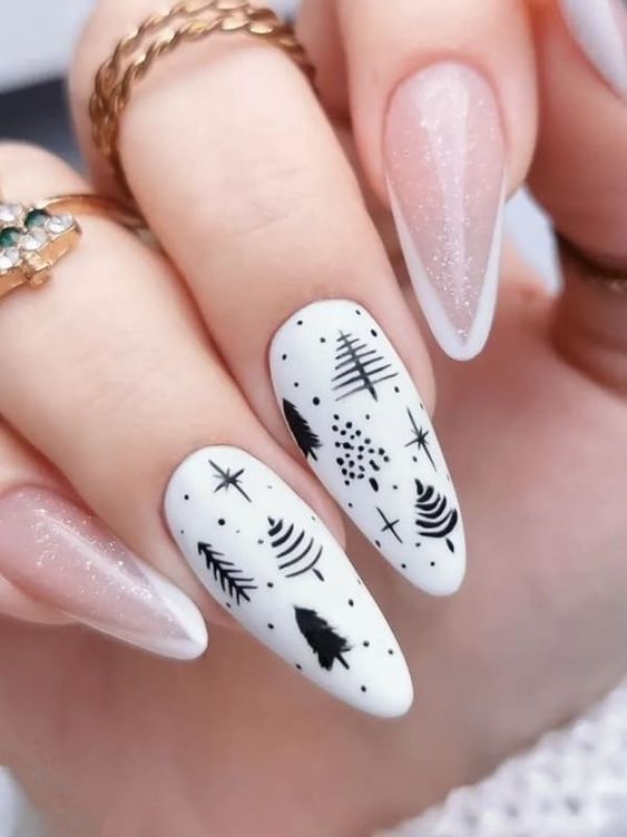 15 Simple and Elegant Christmas Nail Ideas for 2023