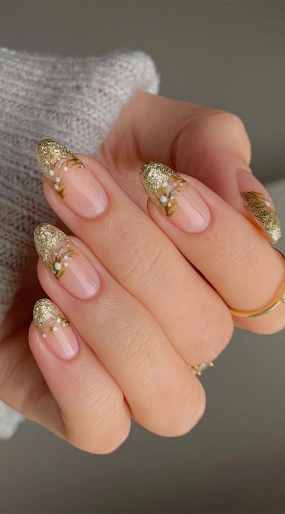 15 Simple and Elegant Christmas Nail Ideas for 2023