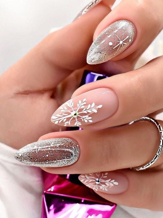 17 Stunning White Christmas Nail Ideas for 2023