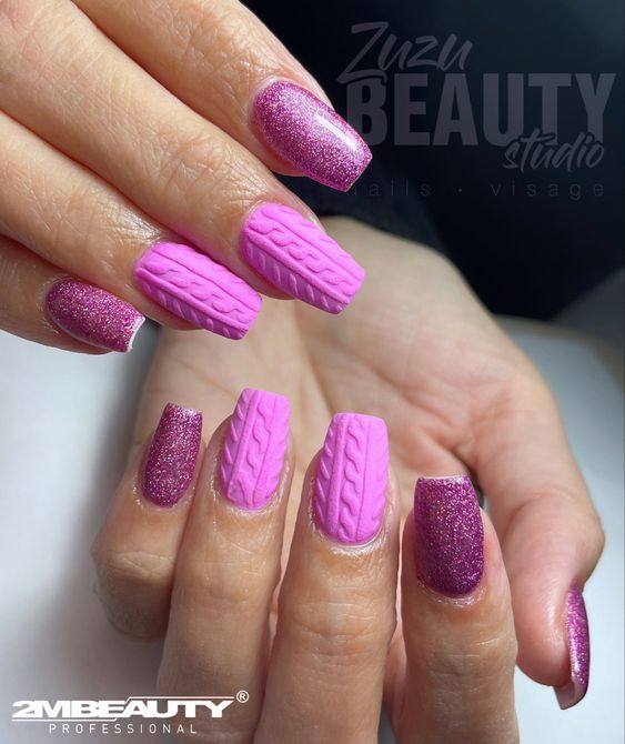 17 Pretty Pink Christmas Nail Ideas for 2023