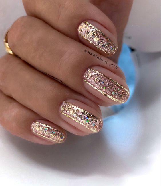 Gold Winter Nails 2023-2024: 15 Glamorous Ideas