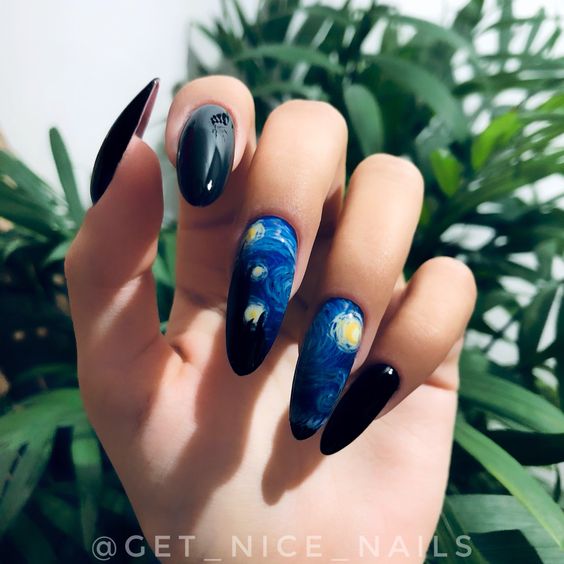 15 Chic and Edgy Black Christmas Nail Ideas for 2023