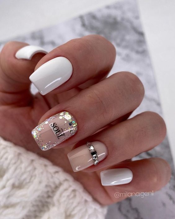 15 Chic Short White New Year's Nail Ideas for 2024