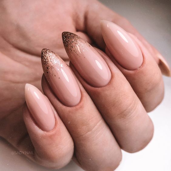 Gold Winter Nails 2023-2024: 15 Glamorous Ideas