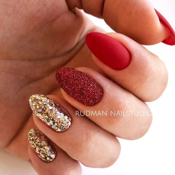 Almond New Year Nails 2024: 17 Elegant Ideas to Sparkle