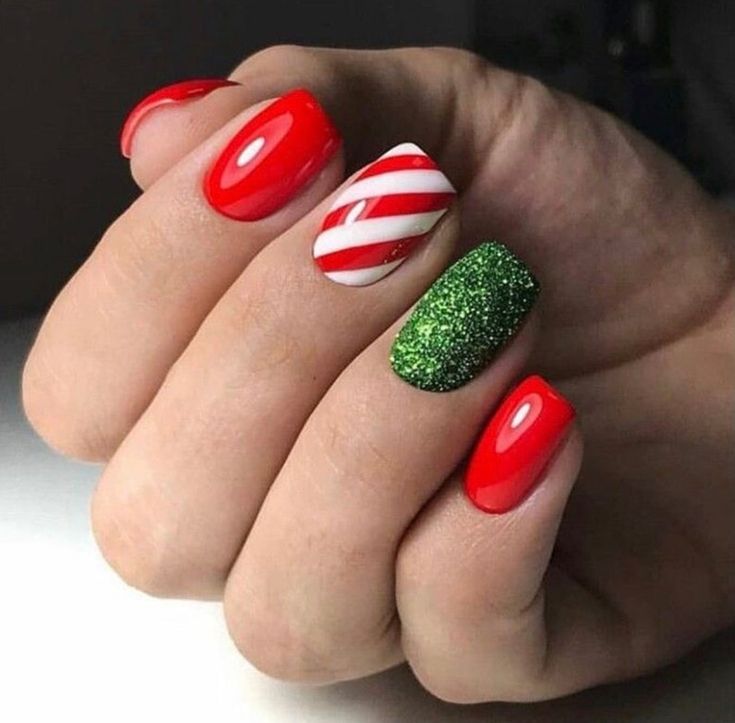 17 Festive Christmas Nail Designs for 2023